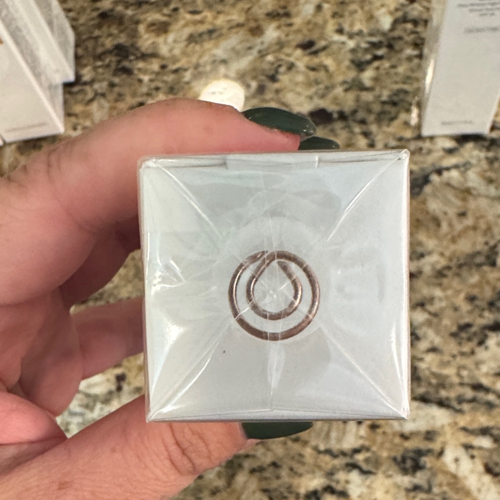 Brand New. Sealed in Box. C. Radiance Serum - Picture 5 of 5